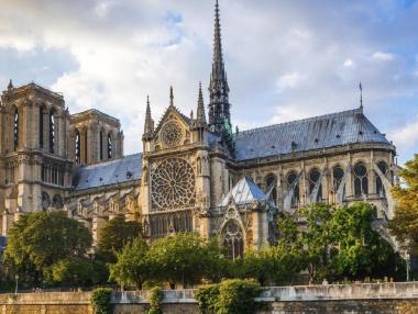 Air France-KLM ще вози безплатно реставраторите на „Нотр Дам“