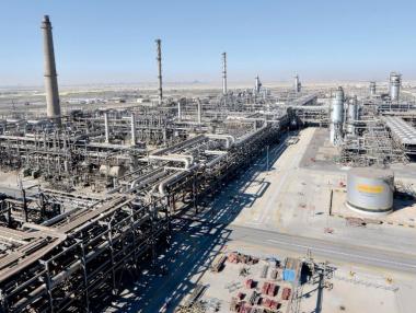 Saudi Aramco купува дял в бизнеса на най-богатия индиец