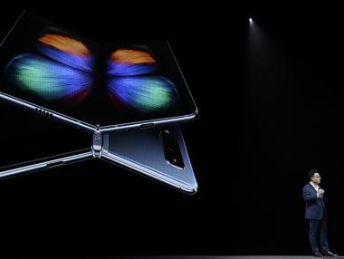 Още преди да излезе на пазара, сгъваемият телефон на Samsung започна да се чупи