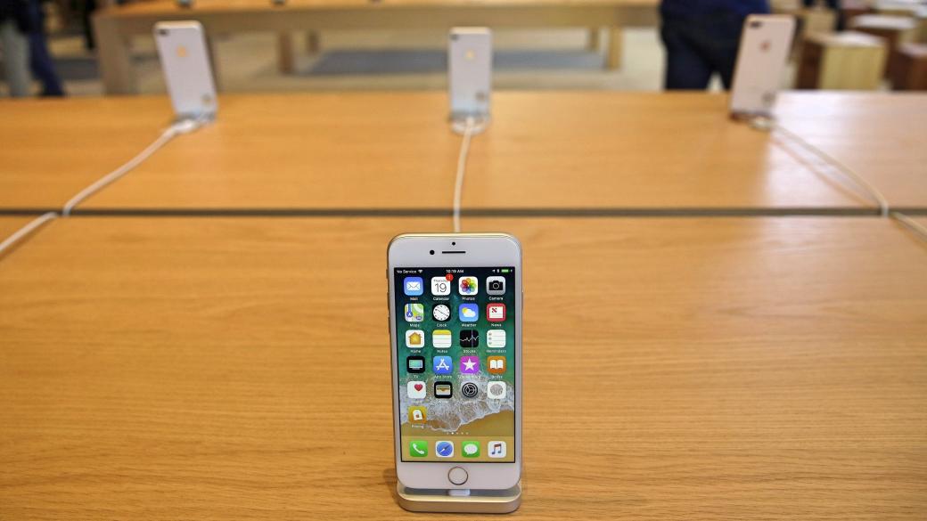 Apple подготвя малък iPhone за догодина