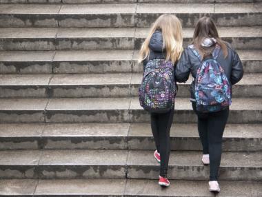 Спират за година детските помощи при 5 неизвинени отсъствия за месец