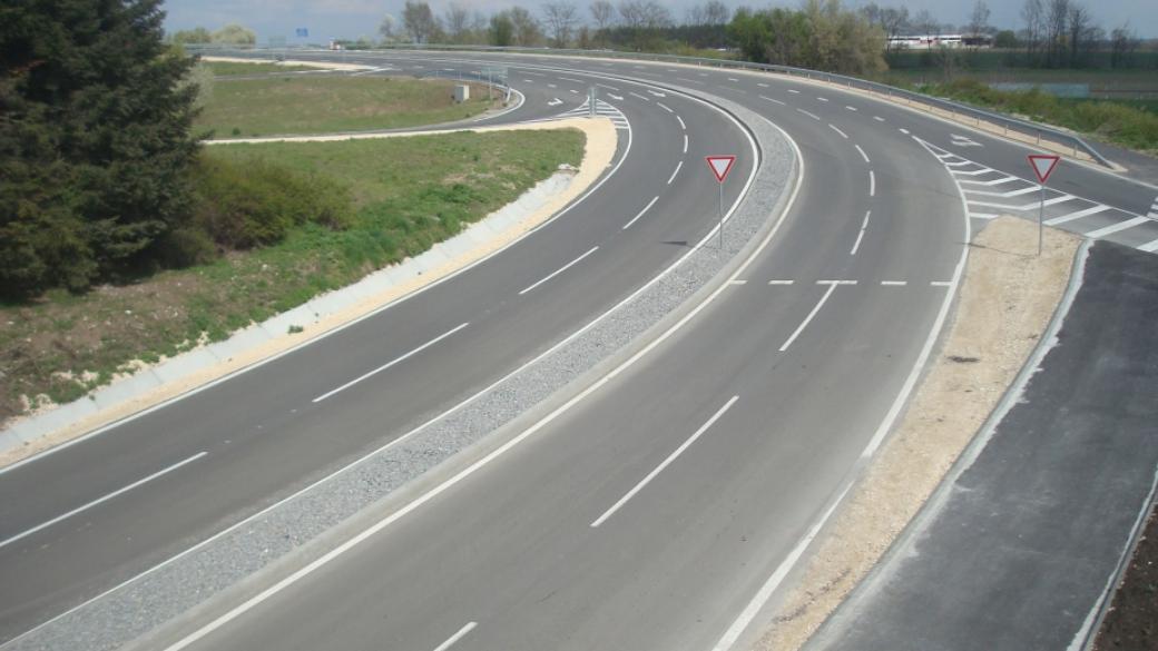 АПИ: Завърши рехабилитацията на 14 км от пътя Добрич - Кардам