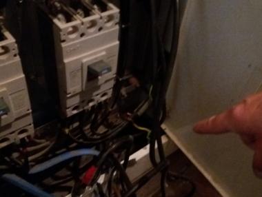 ЧЕЗ разкри мащабна кражба на ток от луксозна сграда в София