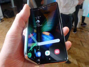 Apple винаги се бави: Фиаското с Galaxy Fold показва защо