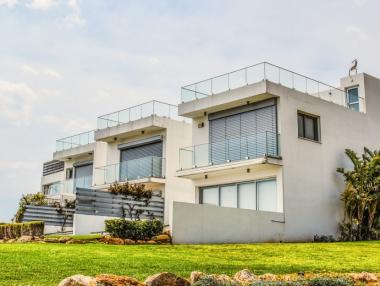 Продажбите на жилища в САЩ паднаха повече от очакваното