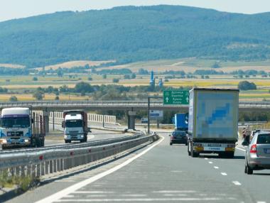 АПИ ограничава движението на камиони над 12 т по магистралите