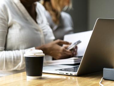 България е лидер в ЕС по жени, изучаващи IT специалности