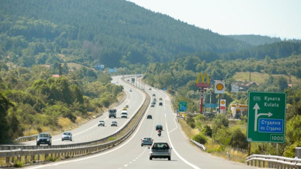 Натоварен е трафикът по магистралите и граничните пунктове в страната