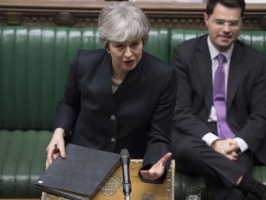 Тереза Мей все още се бори за Brexit преди евроизборите