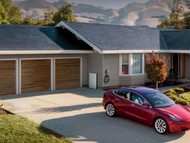 Tesla ще намали цените на слънчевите панели с до 38%