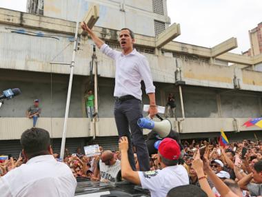 Част от венецуелската армия подкрепя Гуайдо за преврат срещу Мадуро