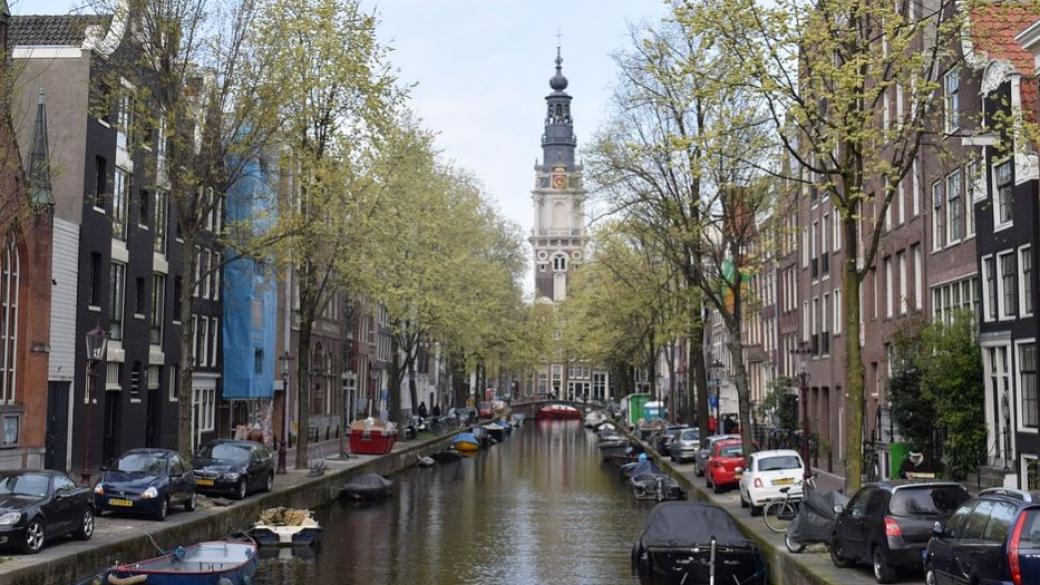 Амстердам забранява колите на бензин и дизел от 2030 г.