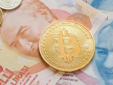 Турците залагат на Bitcoin заради спада на лирата