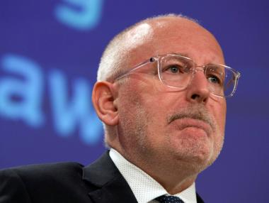 Тимерманс настоя за въвеждане на европейска минимална заплата