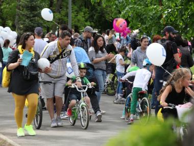 „Фамилатлон“ събра стотици семейства в Южния парк