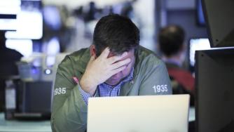 Wall Street помръкна заради търговските отношения между САЩ и Китай