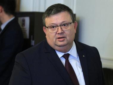 Цацаров поиска от ДАНС информация за сметки и офшорки на висши държавни служители