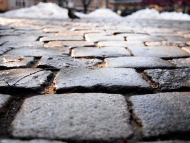 Столична община търси начин да произвежда жълти павета