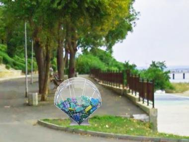 Арт инсталации приканват бургазлии да събират разделно пластмаса