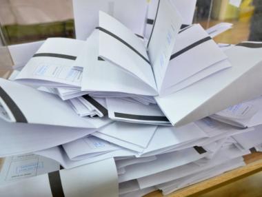 Бюлетините за евровота тръгват за избирателните секции в страната