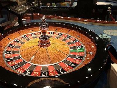 Тежко компрометираният Мариян Попов все още е главен секретар на Комисията по хазарта