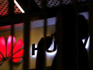 Китайските потребители се обединяват зад Huawei