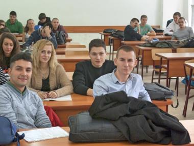 Зрелостниците се явяват на втора задължителна матура