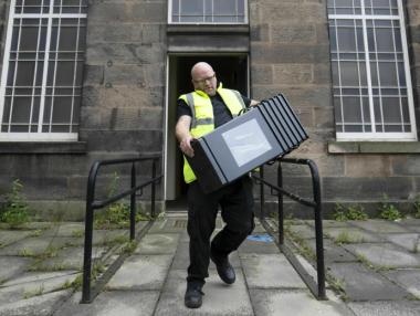 Във Великобритания започнаха изборите за евродепутати