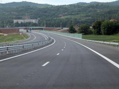 Готови са още 6.5 км от магистрала „Струма“