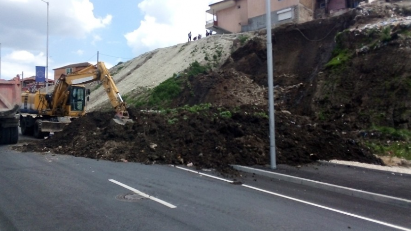 Земна маса се срути върху новия варненски булевард „Васил Левски“