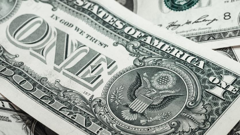 САЩ обмислят мита за страни, които подценяват валутите си спрямо долара
