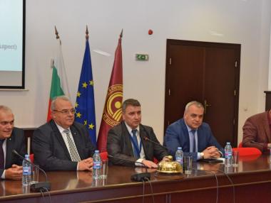 УНСС проведе кръгла маса за борбата с контрабандата на тютюневи изделия