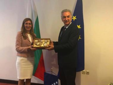 Ангелкова обсъди привличане на китайски туристи на Балканите