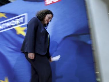 Лидерът на коалиционния партньор на Меркел подава оставка