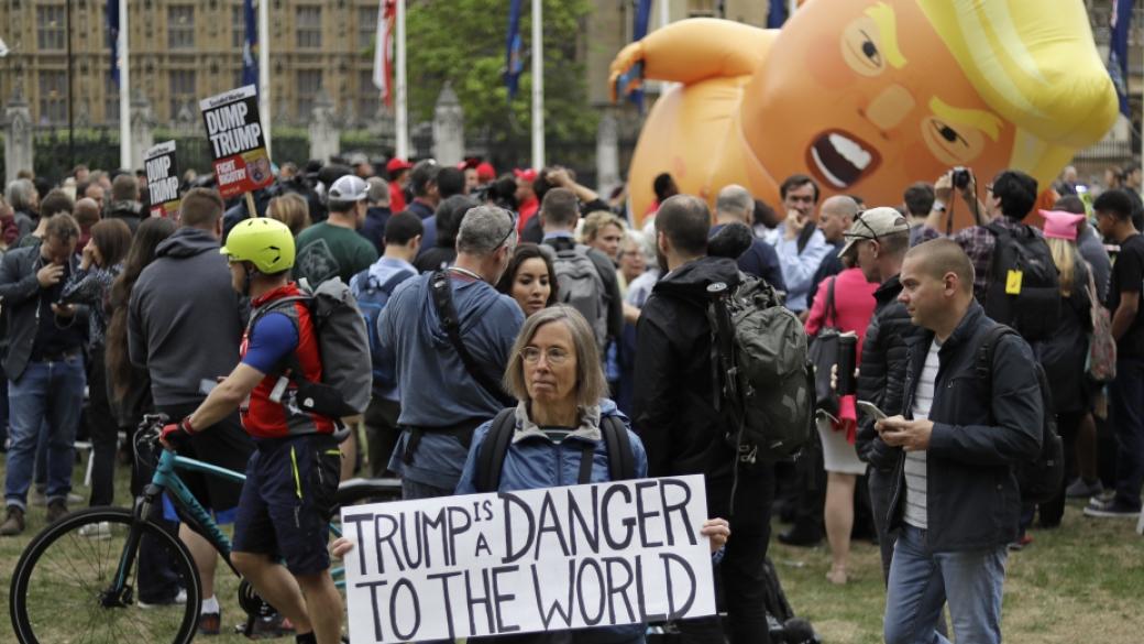 Хиляди хора излязоха по улиците на Лондон срещу визитата на Тръмп