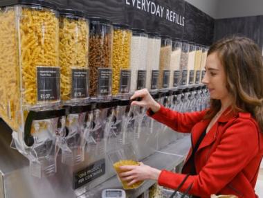 Британски супермаркет пусна пробно хранителни стоки без опаковки