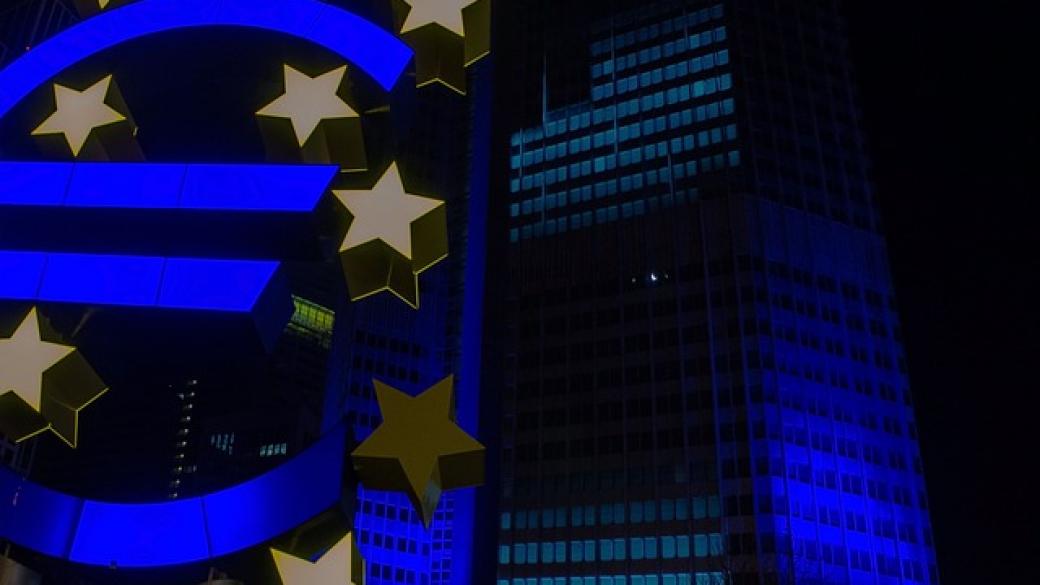 ЕЦБ няма да вдига лихвите поне още година