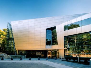 IBM съкращава 1700 служители