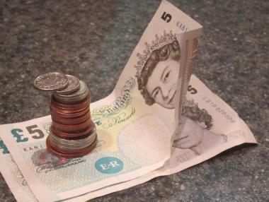 Следващият британски премиер може да срине паунда до 3-годишно дъно