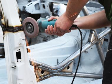 Рекорден срив в автопроизводството повлече надолу британската икономика