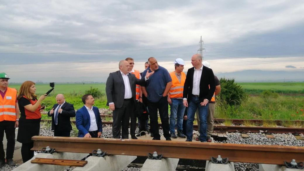 Премиерът обеща София-Пловдив за 70 мин. с влак