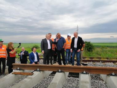 Премиерът обеща София-Пловдив за 70 мин. с влак