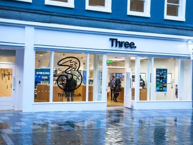 Британският телеком Three пуска 5G през август