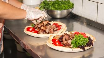 Доклад: През 2040 г. по-голямата част от месото няма да е от животни