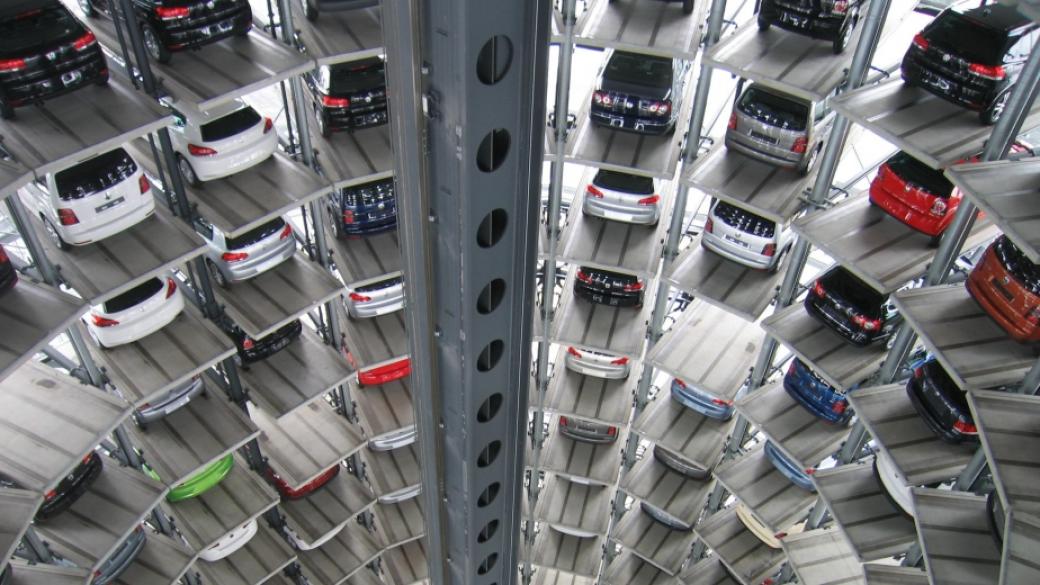 Исторически спад на автомобилните продажби в Китай