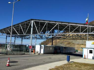 Засилен трафик към границата с Гърция