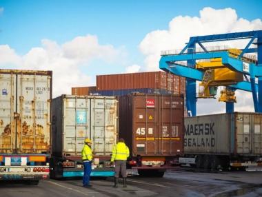 Индия вдигна митата за някои американски стоки