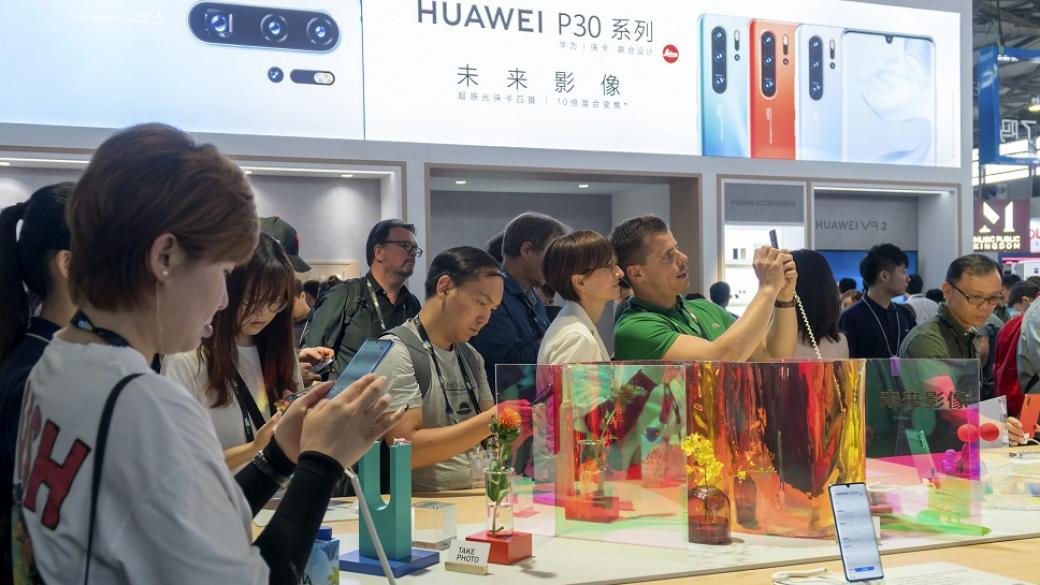 Huawei се готви за 40-60% спад на международните смартфон доставки