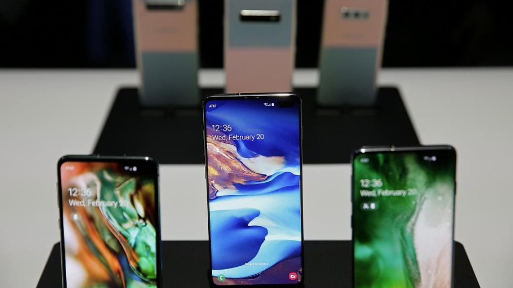 Samsung остава лидер на пазара на дисплеи, но със свит дял