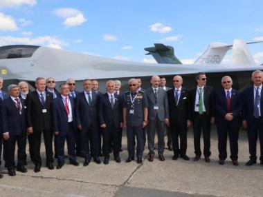 И Турция представи стелт-изтребител на авиошоуто в Париж